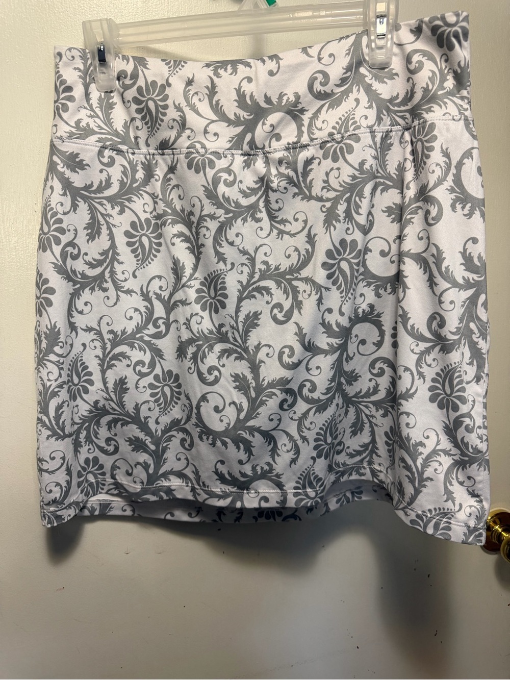 White Mini Skort Skirt with Gray Scroll Pattern Size Large